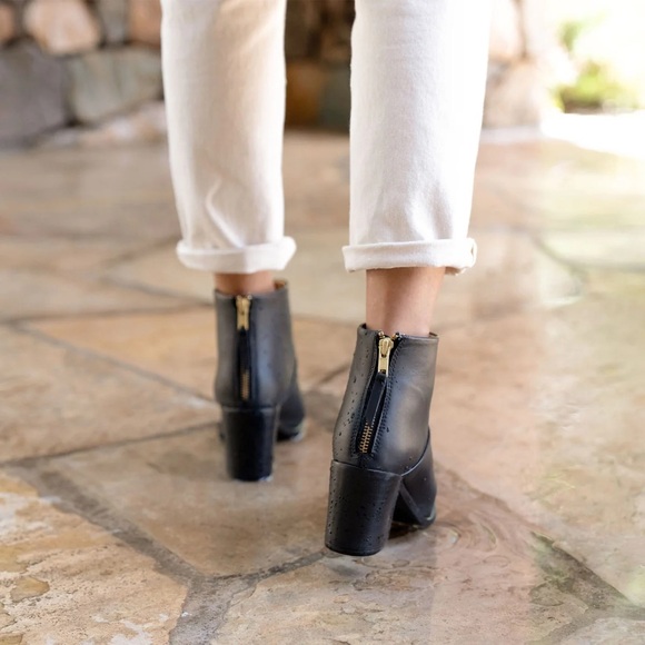 Nisolo Dari Commuter Boots - Picture 2 of 5